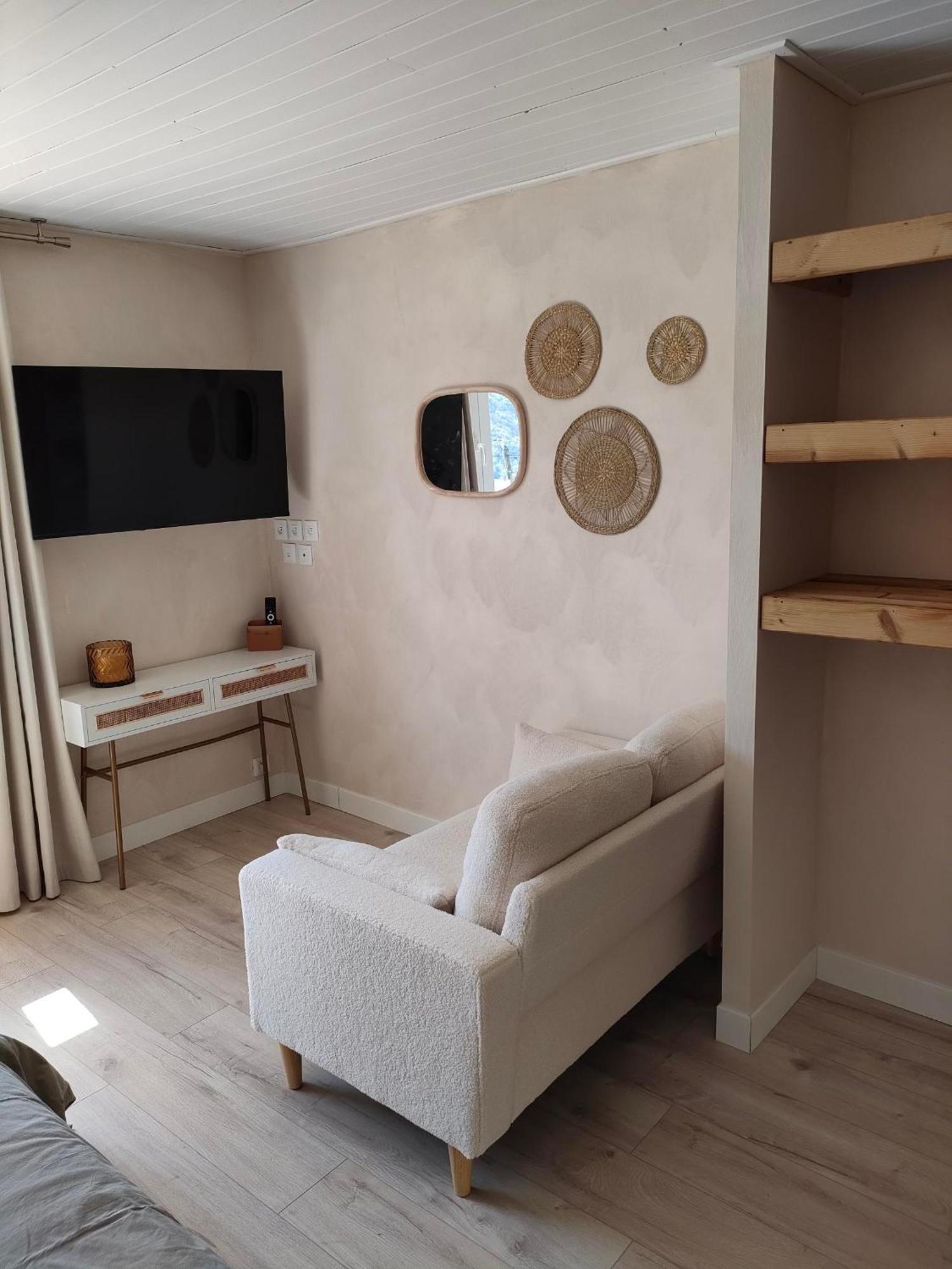 Le Cosy Du Plongeoir - T2 Neuf Avec Vue Sur Le Lac De Serre Poncon Et Grande Terrasse Avec Jardin 사뱅 외부 사진