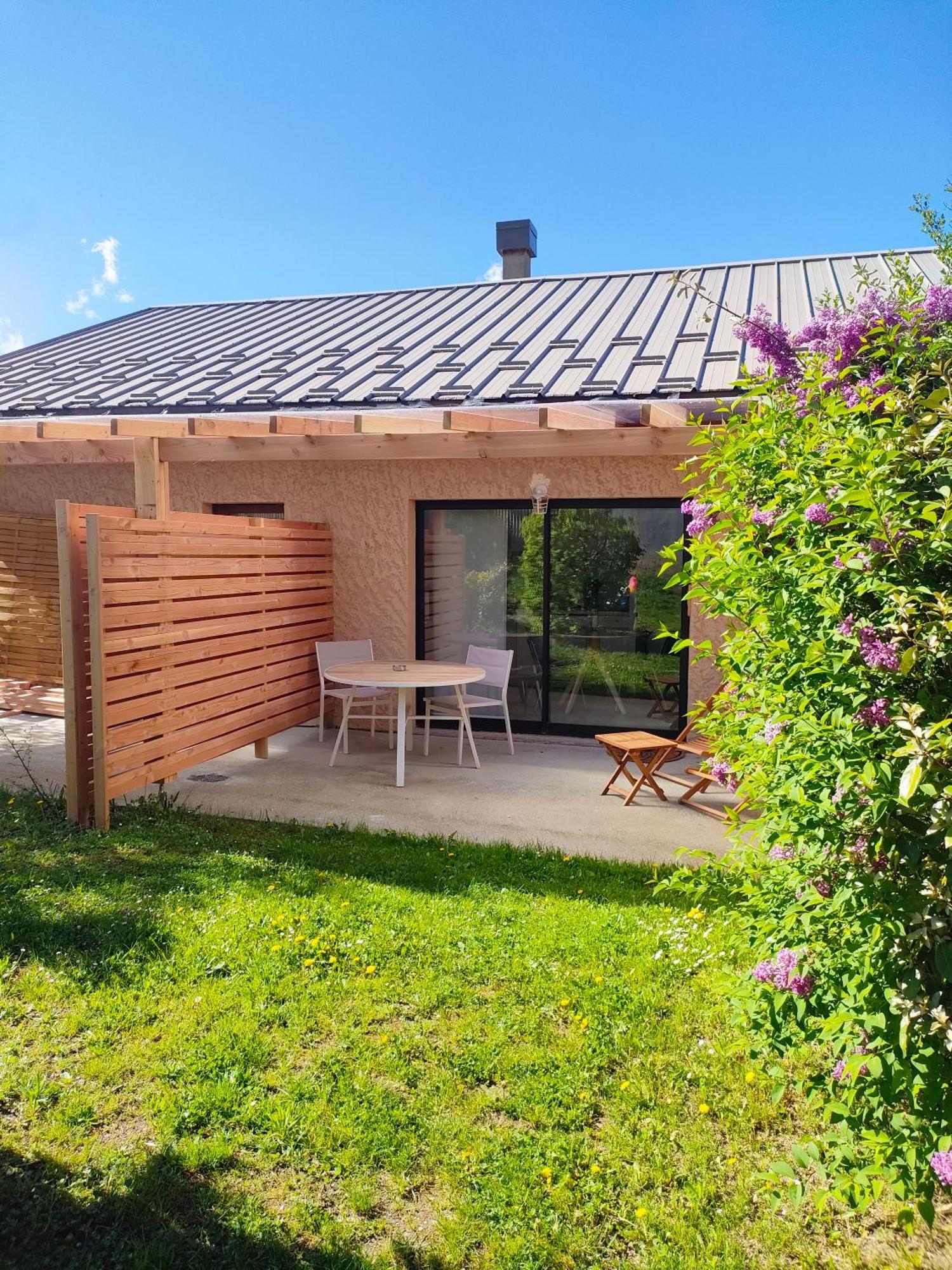 Le Cosy Du Plongeoir - T2 Neuf Avec Vue Sur Le Lac De Serre Poncon Et Grande Terrasse Avec Jardin 사뱅 외부 사진