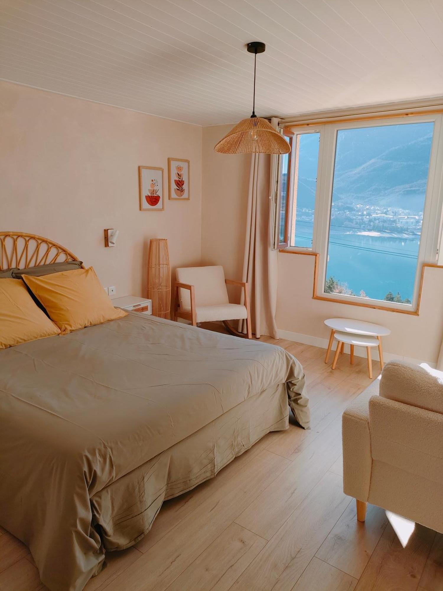 Le Cosy Du Plongeoir - T2 Neuf Avec Vue Sur Le Lac De Serre Poncon Et Grande Terrasse Avec Jardin 사뱅 외부 사진